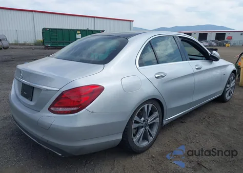 2018 Mercedes-Benz C 350E z USA, uszkodzony, nr VIN 55SWF4HB2JU238570
